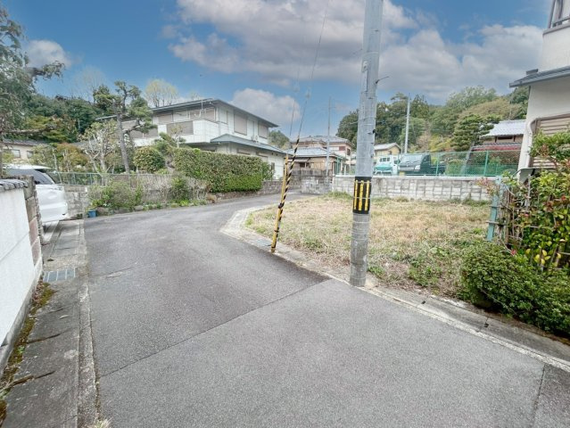 御陵山ノ谷の前面道路含む現地写真