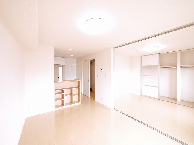 カーサ　セレスの居間・リビング|圧迫感を感じにくいお部屋ですね。