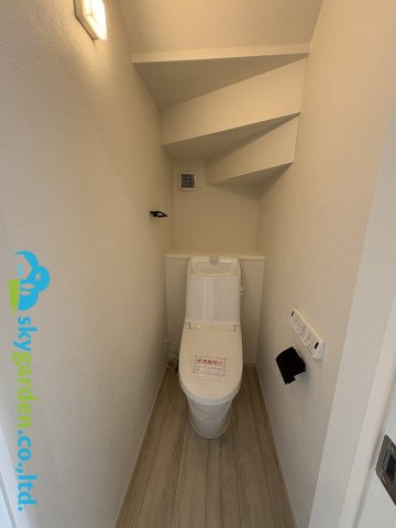 藤沢市辻堂太平台４期　新築戸建　全２棟２号棟のトイレ|1階のトイレ