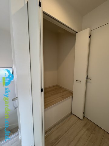藤沢市辻堂太平台４期　新築戸建　全２棟２号棟の収納|2階廊下の収納