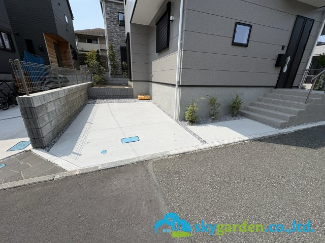 藤沢市辻堂太平台４期　新築戸建　全２棟２号棟の駐車場|もう一台分の駐車スペース（要サイズ確認）があります