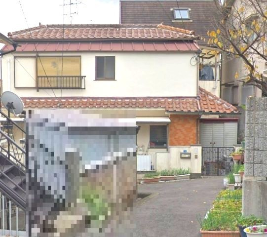 楠丘町5丁目の外観|駅から徒歩9分の場所に位置する物件です。設備や周辺環境が整っている中古戸建て
