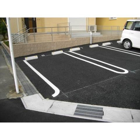 岡崎市伊賀新町の一戸建ての駐車場