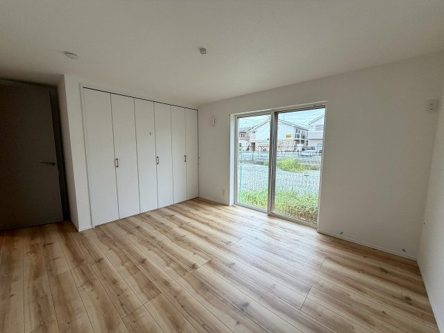 ＜LIBERi リーベリー＞練馬区田柄4丁目　土地32坪×建物32坪　大型邸宅の洋室