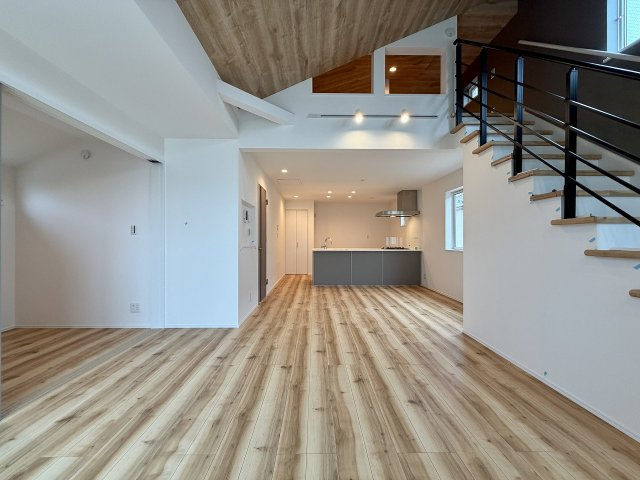 ＜LIBERi リーベリー＞練馬区田柄4丁目　土地32坪×建物32坪　大型邸宅の居間・リビング