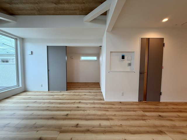 ＜LIBERi リーベリー＞練馬区田柄4丁目　土地32坪×建物32坪　大型邸宅の居間・リビング