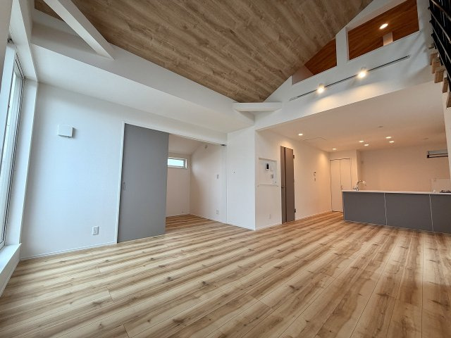 ＜LIBERi リーベリー＞練馬区田柄4丁目　土地32坪×建物32坪　大型邸宅の居間・リビング