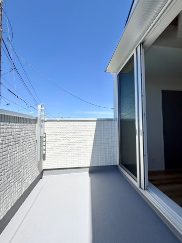 ＜LIBERi リーベリー＞練馬区田柄4丁目　土地32坪×建物32坪　大型邸宅のバルコニー