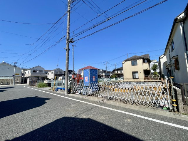 ＜LIBERi リーベリー＞練馬区田柄4丁目　土地32坪×建物32坪　大型邸宅の前面道路含む現地写真