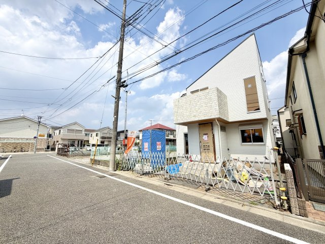 ＜LIBERi リーベリー＞練馬区田柄4丁目　土地32坪×建物32坪　大型邸宅の前面道路含む現地写真