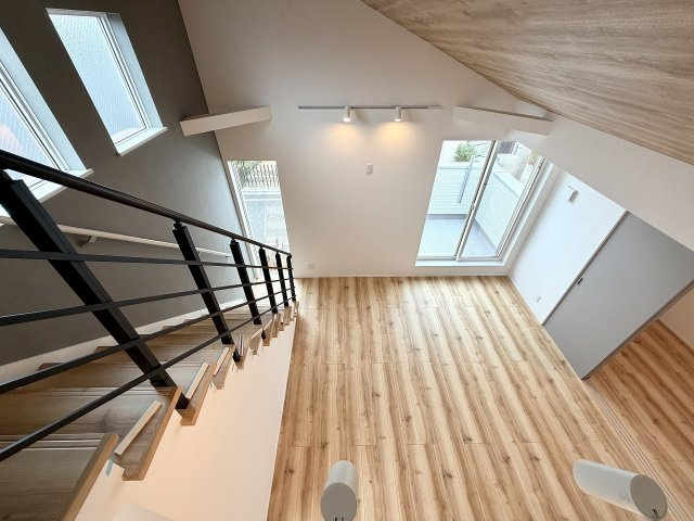 ＜LIBERi リーベリー＞練馬区田柄4丁目　土地32坪×建物32坪　大型邸宅の居間・リビング