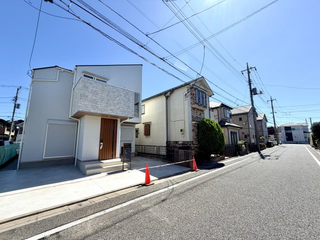 ＜LIBERi リーベリー＞練馬区田柄4丁目　土地32坪×建物32坪　大型邸宅の前面道路含む現地写真