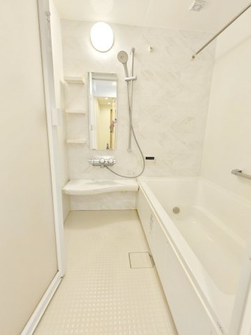 北区赤羽西4丁目の浴室|足を伸ばしてゆったりとご入浴いただける一坪タイプのユニットバス
お子様とのご入浴も快適な広さです
