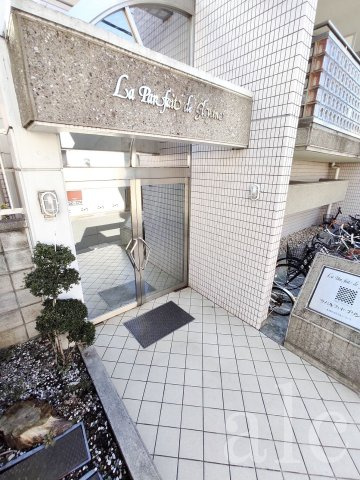 ラパルフェドグリシンのエントランス|ゆとりのあるエントランスです
