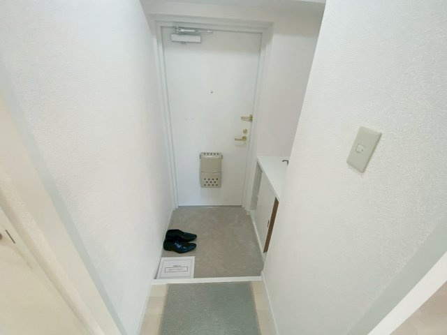 リバーサイド逆瀬川の玄関