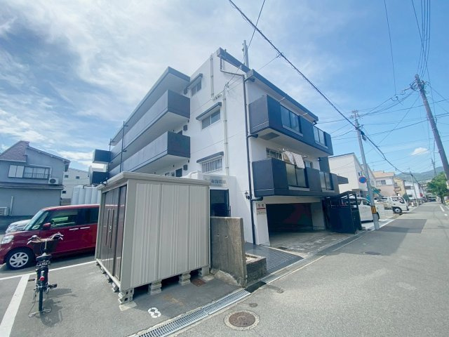 リバーサイド逆瀬川の外観