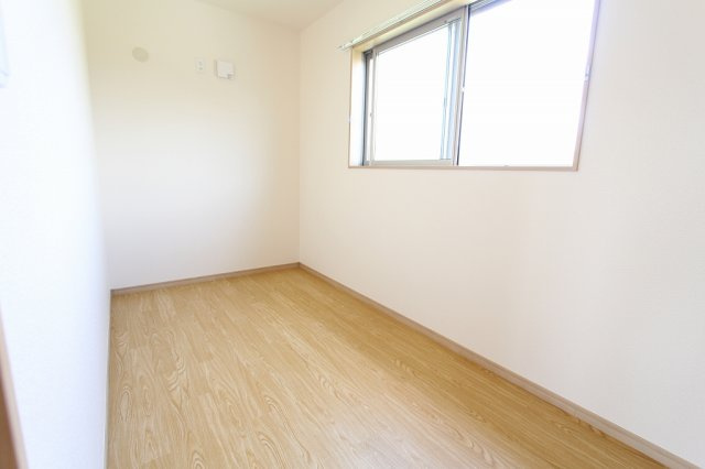 川村町３５０ＫＯＤＡＴＥＸⅠＢ棟の寝室|落ち着いて過ごせるお部屋なので、寝室にいかがでしょうか