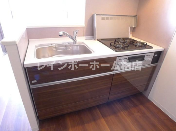 仲介手数料（賃料の1.10ヵ月）の50％OFF対象物件！のキッチン|３口ガスコンロです