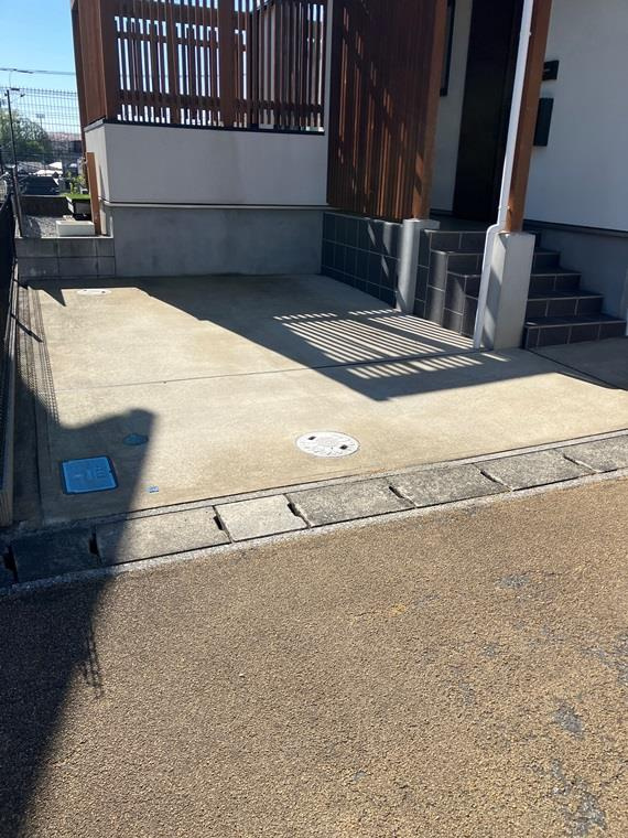 関場町戸建の駐車場