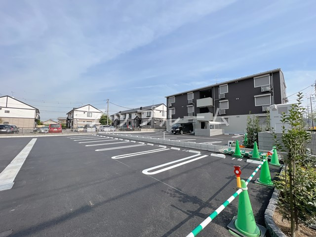 ルミエール Aの駐車場