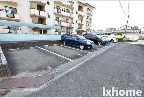 シャロームDの駐車場|車をお持ちの方に嬉しい駐車場付きの物件です
