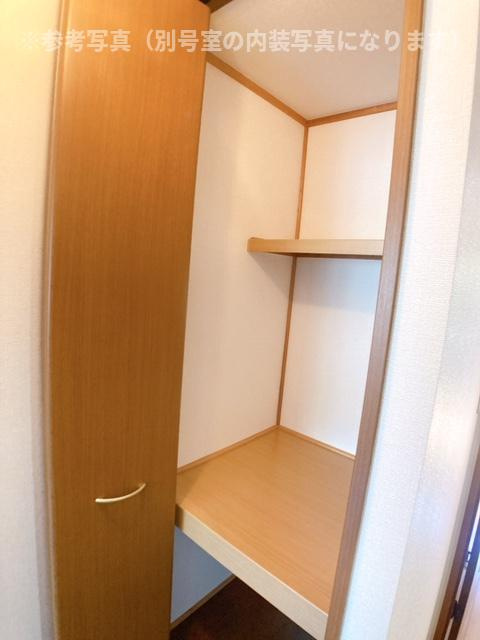 春日井市八事町２丁目のアパートの収納
