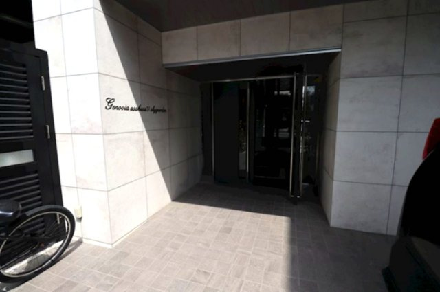 ジェノヴィア浅草Ⅳスカイガーデンのエントランス