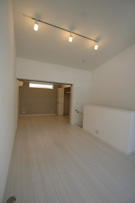 【居間・リビング】 | Casa Bianco | ※同建物ほかのお部屋の写真です。