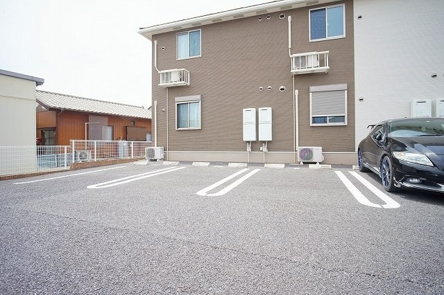 トパーズの駐車場