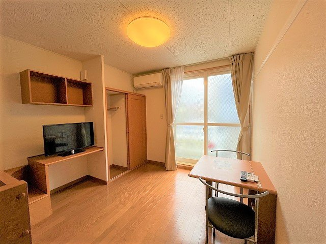 レオパレスエルズ和泉の居間・リビング