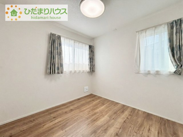 【洋室】 | 守谷市百合ケ丘３丁目　中古戸建 | 4.5帖の洋室♪
リモートワークや趣味を楽しむお部屋に十分な広さですね(*^^*)