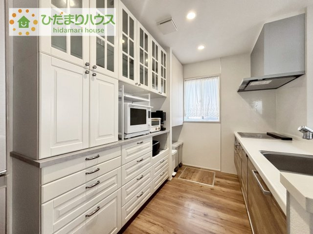 【収納】 | 守谷市百合ケ丘３丁目　中古戸建 | 洋風でオシャレなカップボードが付いており、収納力もバッチリ！！