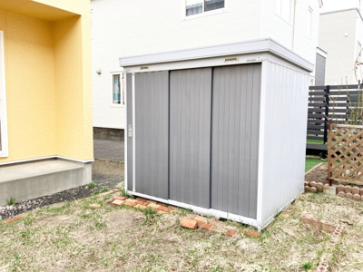 【庭】 | 手稲区明日風5丁目 | 庭に収納力のある物置があります♪