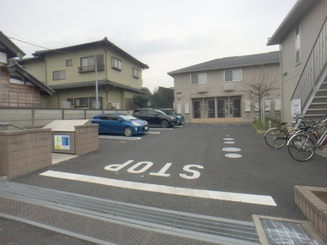 ストラール　Ｂの駐車場