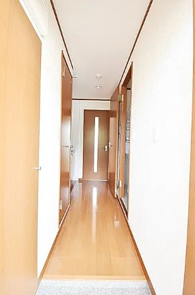 アンプルール クラージュ ゆうかりの玄関