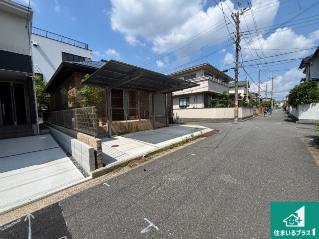 29日(土)30日(日)現地ご見学可能！　枚方市渚栄町　限定1邸の前面道路含む現地写真|周辺は閑静な住宅街！前面道路広々で車の出し入れも便利です。駐車が苦手な方でも安心して車庫入れできます！