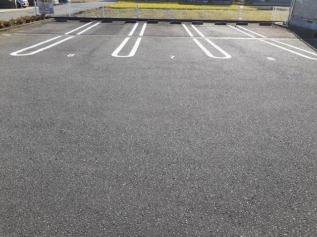サイモンＳＥＶＥＮ　Ｂの駐車場