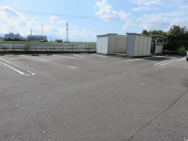 ローレルＮＳ　Ⅴの駐車場