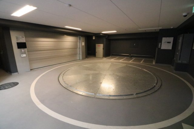 【駐車場】