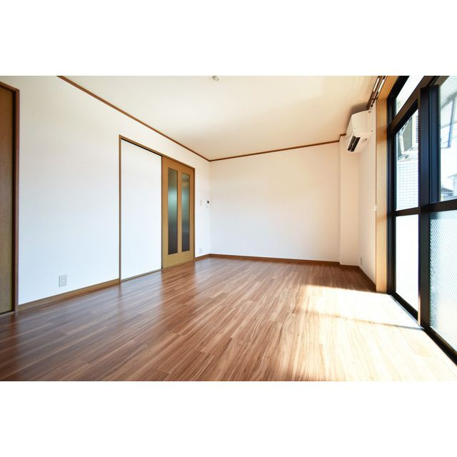 8LEAVESの居間・リビング