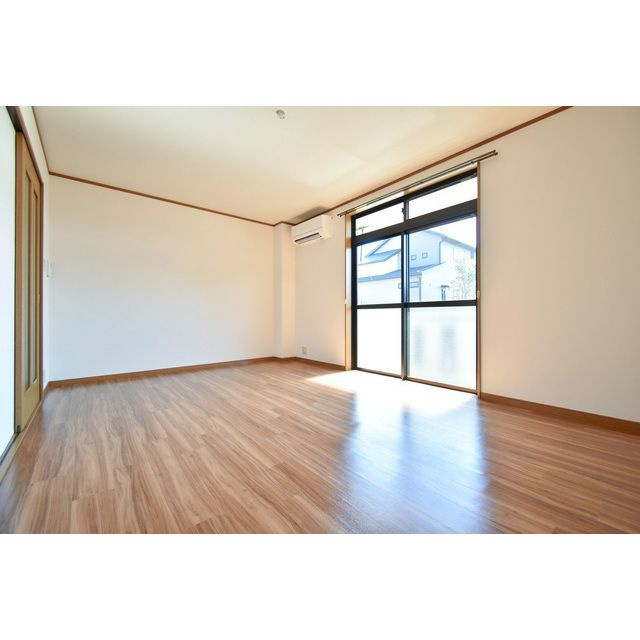 8LEAVESの居間・リビング