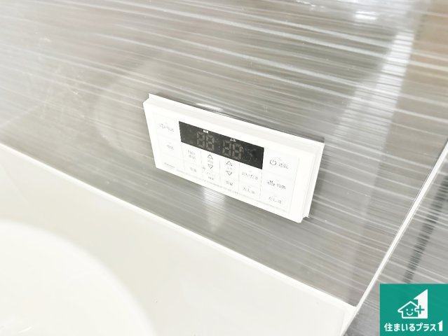 ●生駒郡平群町若葉台　第1期　新築一戸建ての発電・温水設備|給湯器リモコン（浴室側）省エネタイプの給湯器でお湯はり・追い炊き自由自在！お子様から高齢者の方まで、みんなが操作しやすいボタン配置です。
