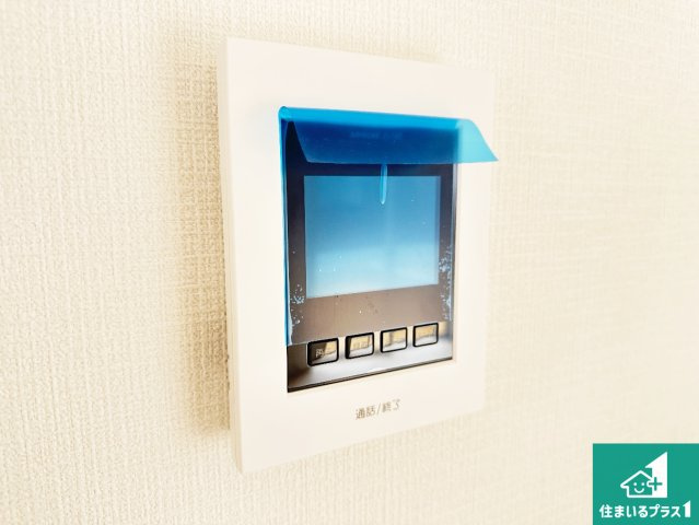 ●生駒郡平群町若葉台　第1期　新築一戸建ての防犯設備|カラーモニターインターホン！声だけでなく来訪者の姿や顔がモニターで確認できるので、小さなお子様がいらっしゃるご家庭でも安心できます！