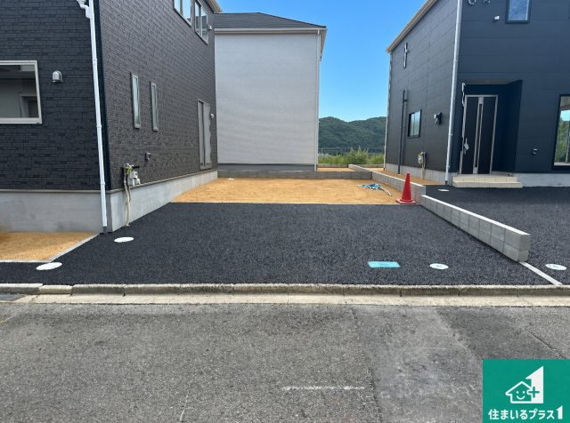 ●生駒郡平群町若葉台　第1期　新築一戸建ての駐車場|駐車スペース！散水栓があるので、こまめに愛車を洗えます！