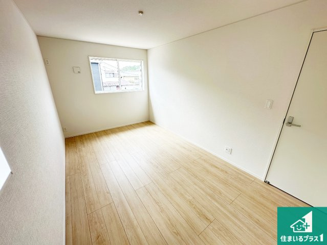 ●生駒郡平群町若葉台　第1期　新築一戸建ての洋室|シンプルな洋室は、自分好みのインテリアが楽しめます♪ご家族とインテリアや家具を選びに行くのは入居時の醍醐味の一つです。ぜひお楽しみください♪