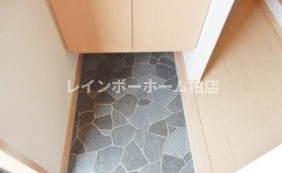 特典：仲介手数料が無料です!!の玄関|シンプルで使いやすい玄関です