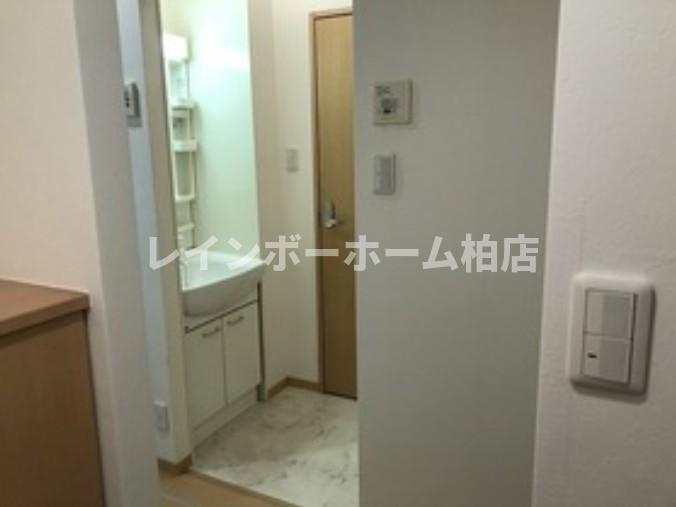 特典：仲介手数料が無料です!!の洗面所|ゆったりとスペースのある洗面所