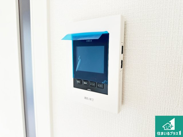●生駒郡平群町若葉台　第1期　新築一戸建ての防犯設備|カラーモニターインターホン！声だけでなく来訪者の姿や顔がモニターで確認できるので、小さなお子様がいらっしゃるご家庭でも安心できます！