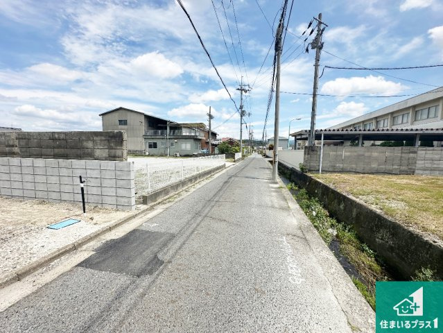 ●29(土)30(日)現地案内可能！　御所市南十三の前面道路含む現地写真|駅やスーパー、小学校・中学校等日常生活に欠かせない情報や道のりもご紹介いたしますのでお気軽にご相談ください。