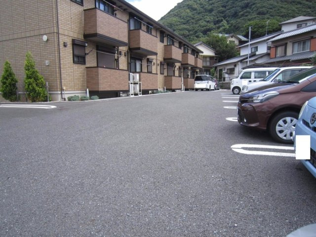 グランエトワール　メゾンの駐車場